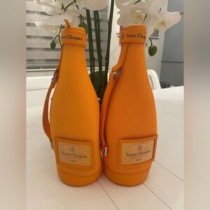 Veuve Clicquot Yellow Label
Ice Jacket Set of 2.